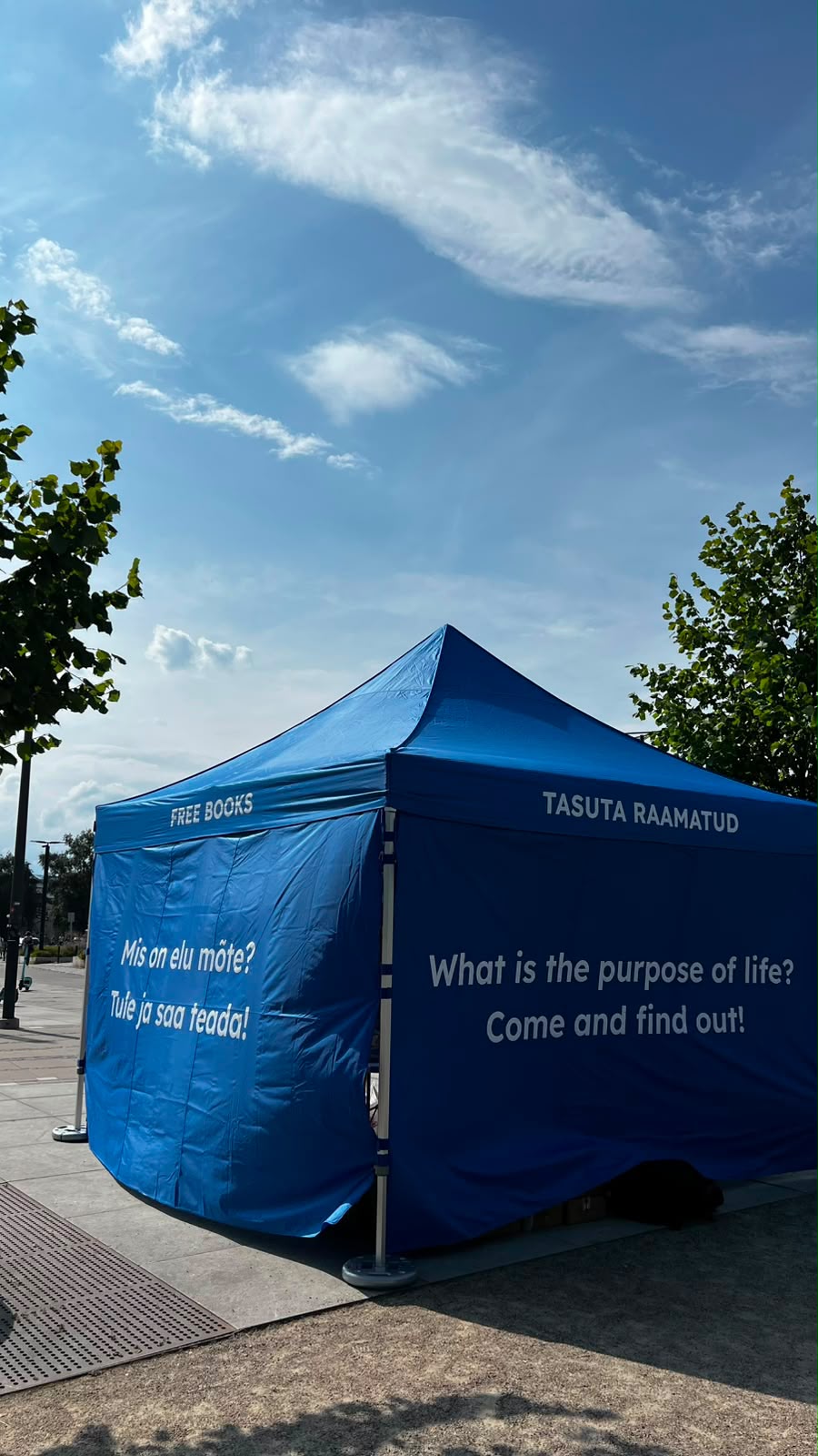 Blue Islamic outreach tent in Tallinn